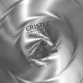 ¿El producto es un producto de la marca CRISTEL, presenta la marca CRISTEL (en la parte inferior, debajo de las orejas, en el mango, etc.)?
