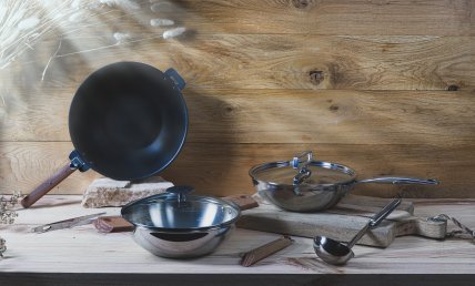 Was ist der Unterschied zwischen einem Wok und einer Sauteuse?