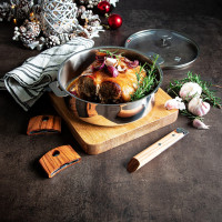 Une délicieuse recette aux multiples vertus et bienfaits : Agneau braisé au romarin et à l'ail 👨‍🍳Lien dans la bio 