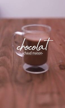 Alerte météo* températures glaciales en prévision !! Plan cocooning activé... et qui dit cocooning dit bien évidement plaid et chocolat chaud - option +++ au coin du feu de préférence ;) Et quand je dis chocolat chaud je vous parle bien d'un chocolat chaud maison ;) Je vous propose ici ma version gourmande et épicée dans le mug en verre double paroi CRISTEL @poiretcactus