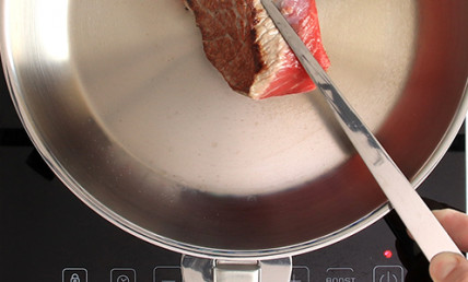 Pourquoi les ustensiles de cuisson à poignée amovible sont idéeaux pour braiser de la viande ? 