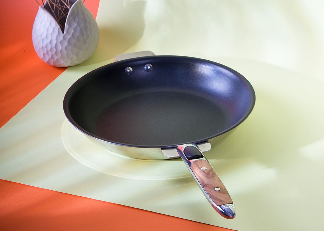 Why opt for CRISTEL nonstick cookware?