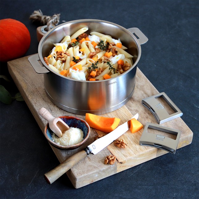 Stainless steel saucepan with removable handle 7