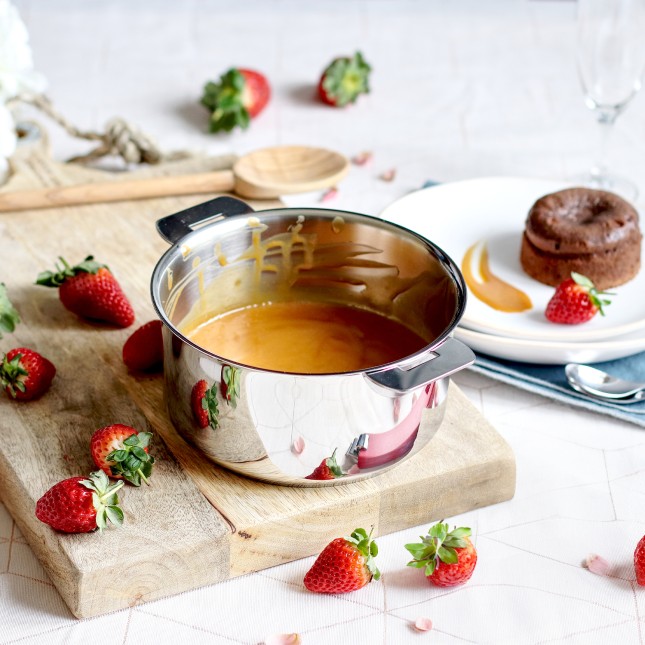 Stainless steel saucepan with removable handle 8