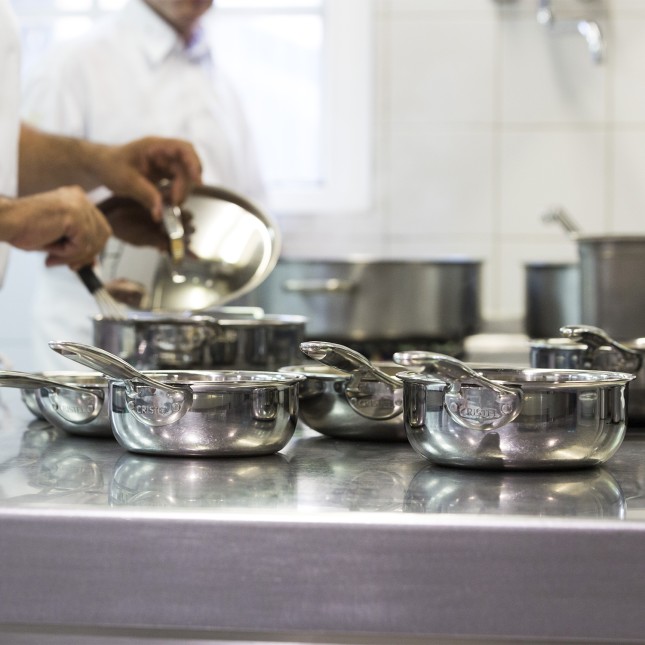 Set of 3 professional stainless steel saucepans 4