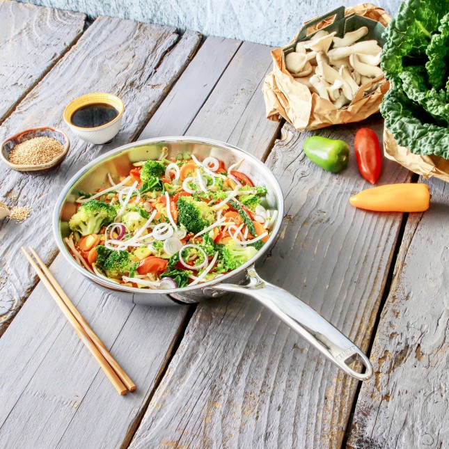 Professional fryingpan with handle 6