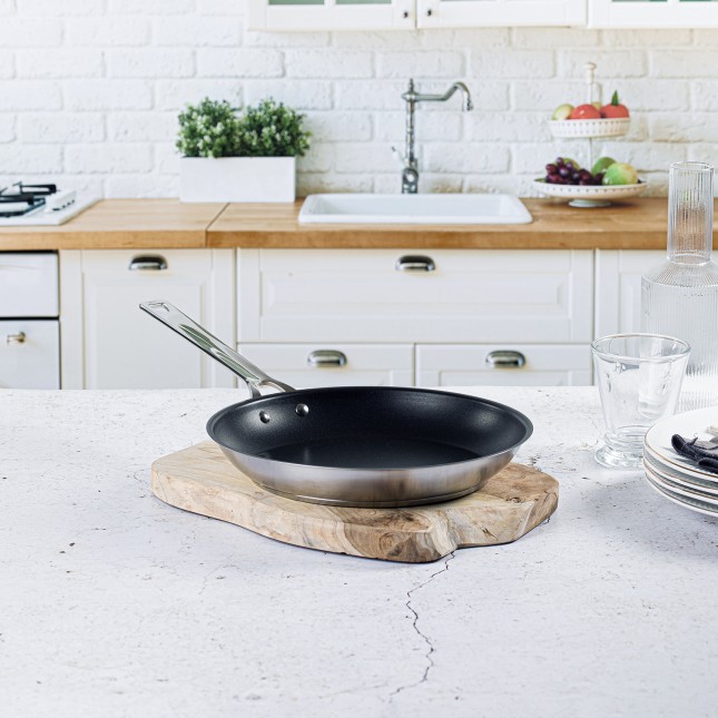 Stainless steel non-stick frying pan 2