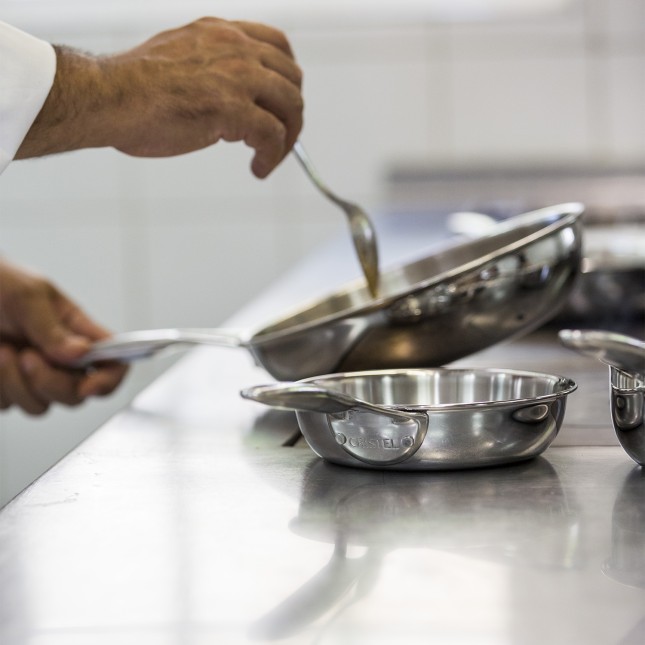 Professional fryingpan with handle 6