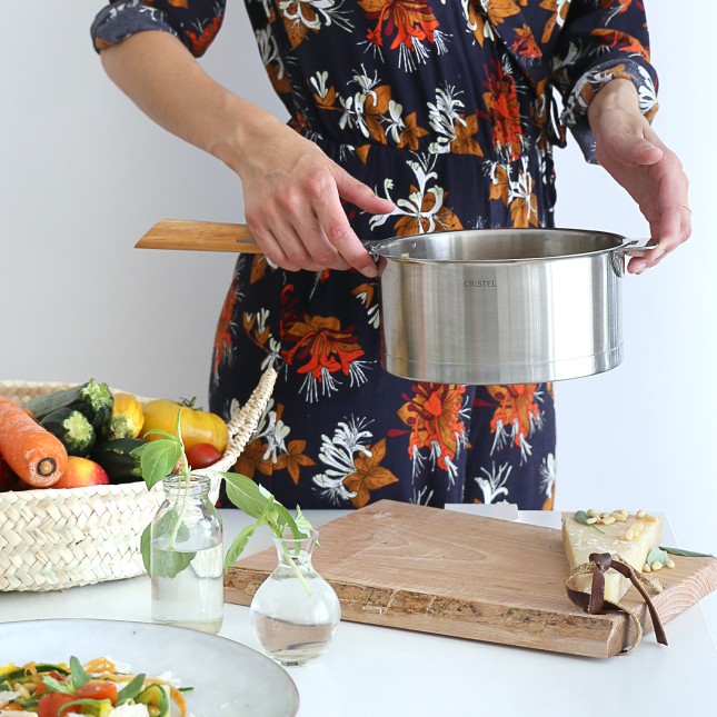 Stainless steel saucepan with removable handle 5