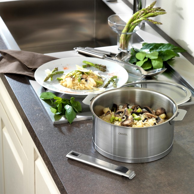 Stainless steel saucepan with removable handle 6