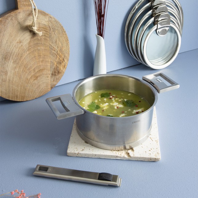 Stainless steel saucepan with removable handle 3