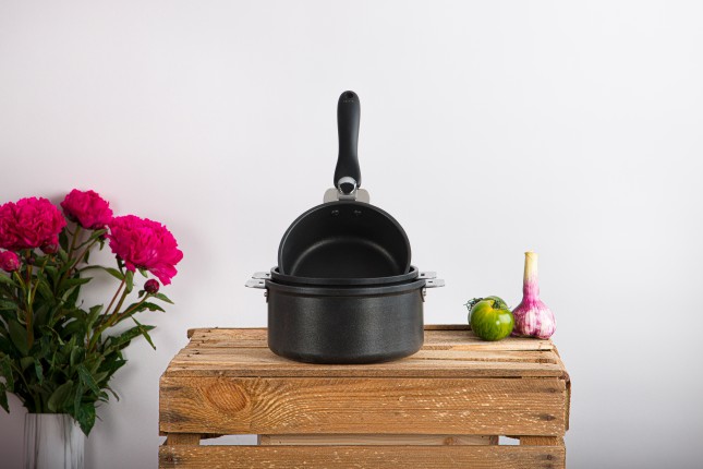 Non-stick aluminium saucepan - removable handle 2