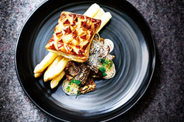 Feuilleté d'asperges aux morilles fraîches