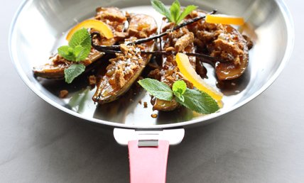 Bananes caramélisées aux raisins et épices