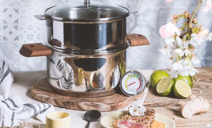 TATAKI DE BŒUF, CREME DE PATATE DOUCE ET PANAIS