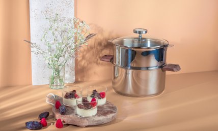 Crème brûlée à la vapeur, salade de medjoul.