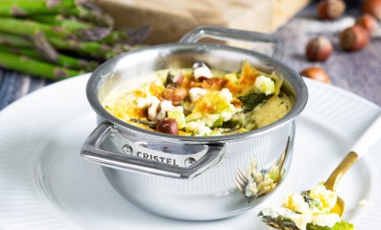 Clafoutis aux asperges, noisettes et parmesan