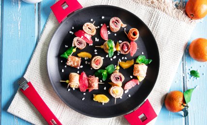 Duo brochettes de crêpes à l’orange et pamplemousse