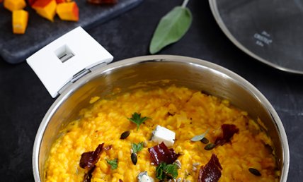 Risotto au potimarron, chèvre cendré et chips de magret de canard séché