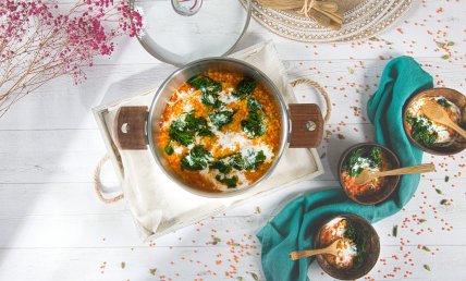 Dahl de lentilles corail et épinards
