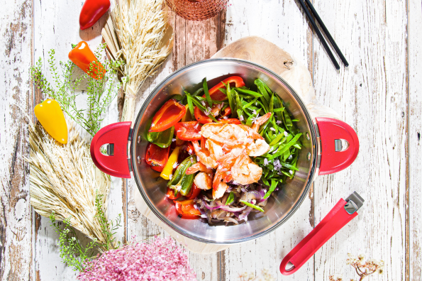 Wok de légumes sautés et gambas