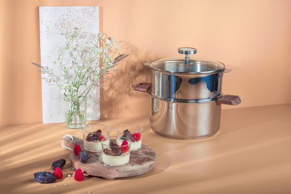 Crème brûlée à la vapeur, salade de medjoul.