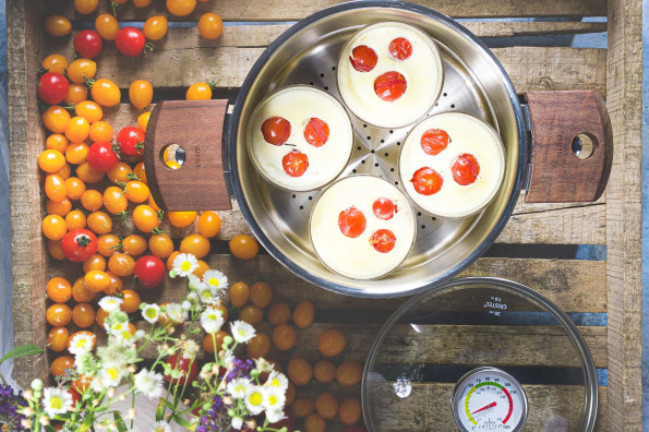 Flans de tomates cerises et basilic