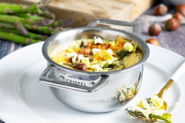 Clafoutis aux asperges, noisettes et parmesan