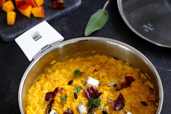 Risotto au potimarron, chèvre cendré et chips de magret de canard séché