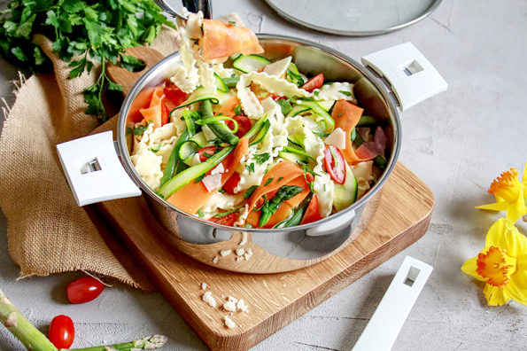 Tagliatelles et légumes sautés printaniers