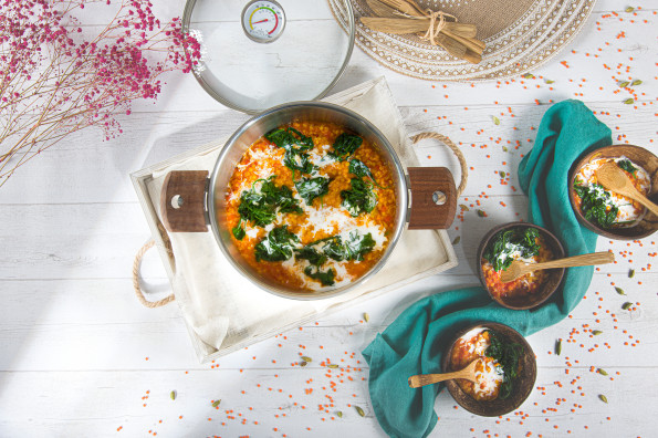 Dahl de lentilles corail et épinards
