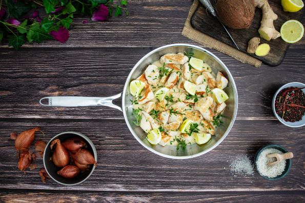 Sauté von der Pute mit Kokosmilch, Ingwer und Zitrone