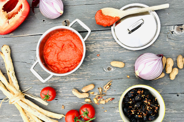 Tapenade de poivrons rouges au miel et amandes grillées