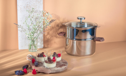 Crème brûlée à la vapeur, salade de medjoul.