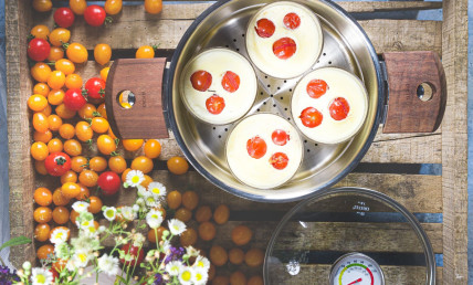 Flans de tomates cerises et basilic
