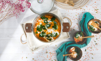 Dahl de lentilles corail et épinards