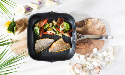 Filet de dorade royale cuit sur peau, artichaut poivrade et condiments méditerranéens