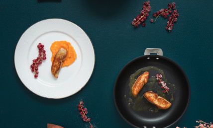 Purée de patate douce et foie gras poêlé aux groseilles