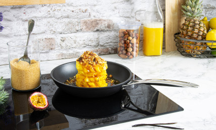 Ananas caramélisé à la vanille et crumble à la poêle