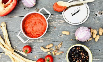 Tapenade de poivrons rouges au miel et amandes grillées