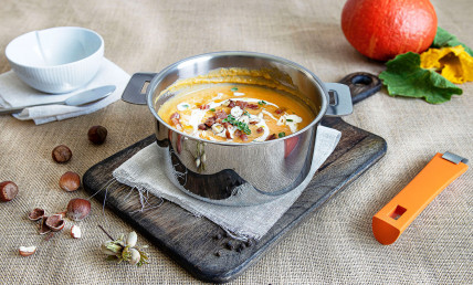 Velouté de potiron aux lardons et noisettes