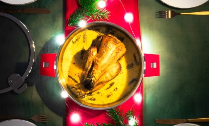 Pintade aux morilles et sucrines braisées