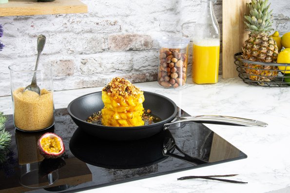 Karamellisierte Ananas mit Vanille und Crumble aus der Pfanne