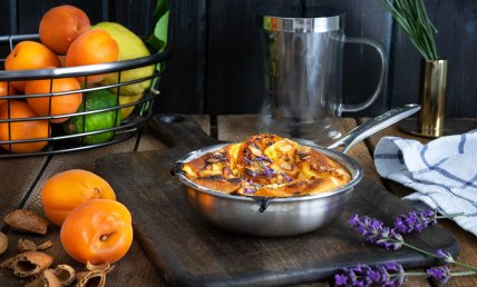 Flognarde aux abricots, amandes et lavande