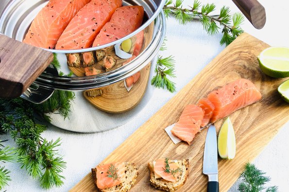 Saumon fumé maison aux baies de poivres