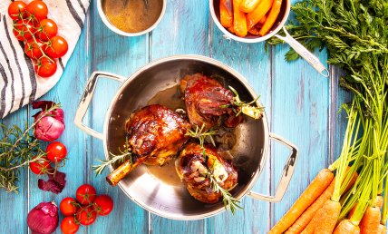 Souris d'agneau confite au romarin et carottes fondantes