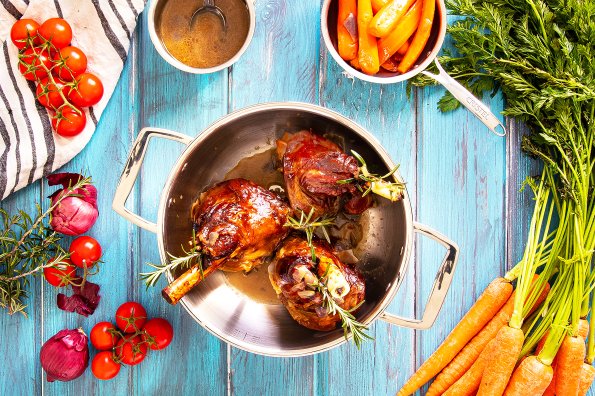 Souris d'agneau confite au romarin et carottes fondantes