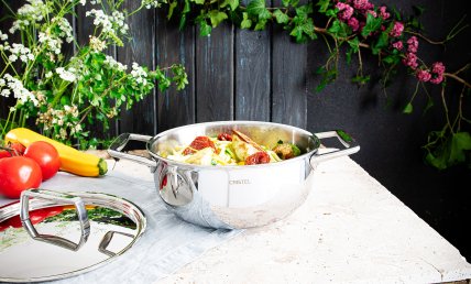 Spaghettis de courgettes à l'avocat et aux tomates confites