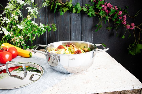 Spaghettis de courgettes à l'avocat et aux tomates confites