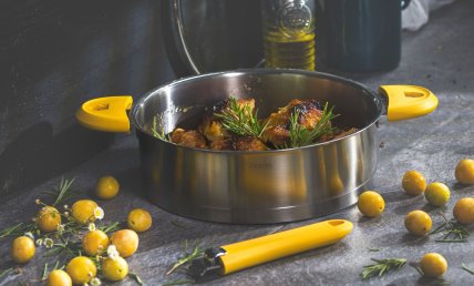 Chicken tagine with mirabelles